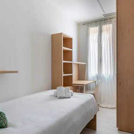 Apartment Secret Rose Garden In The Heart Of