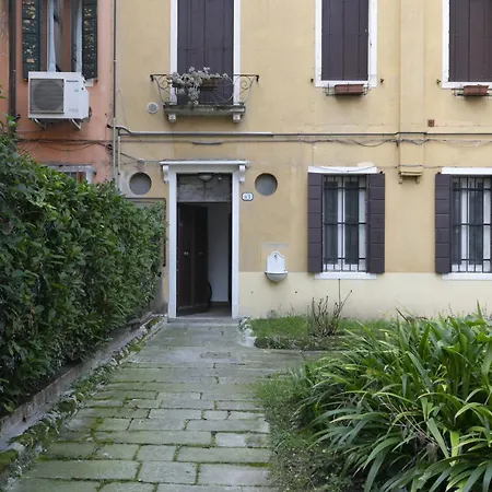 Secret Rose Garden In The Heart Of Padova