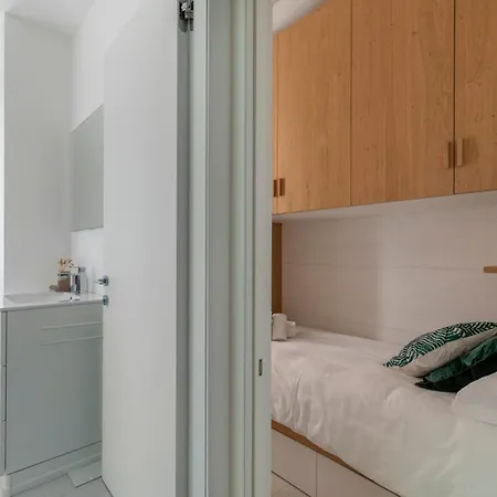 Apartment Secret Rose Garden In The Heart Of